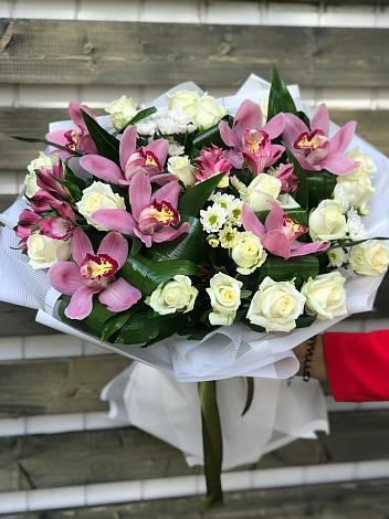 Букет цветов из: Розы и Хризантемы в Дубовицах