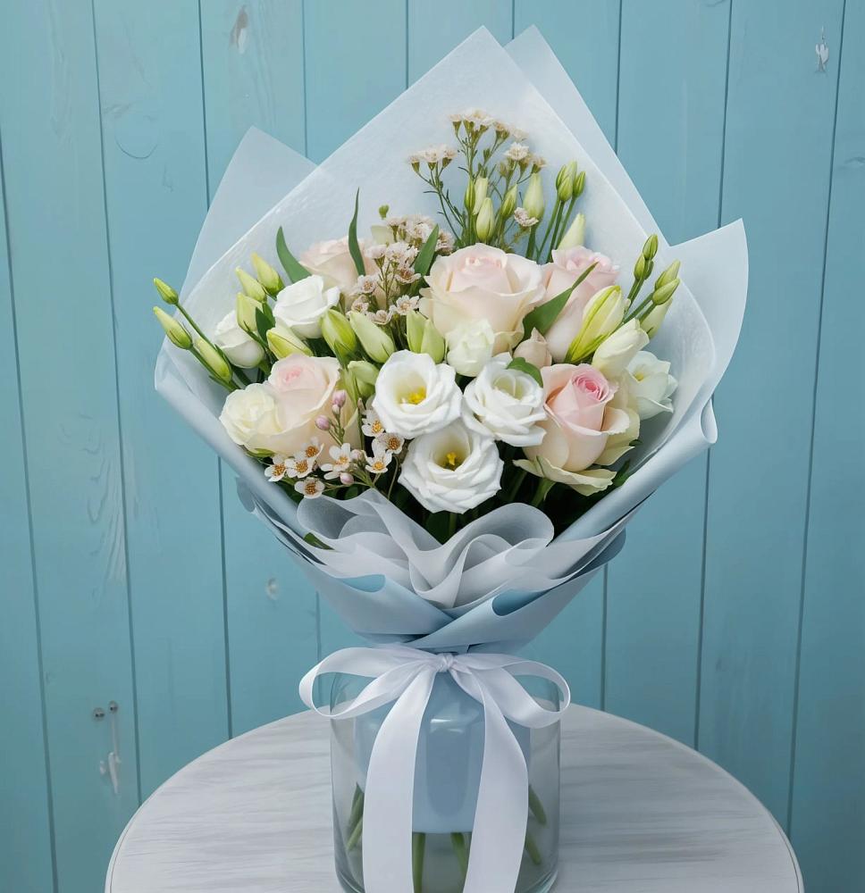 Букет цветов из: Розы и Лизиантусы в Дубовицах