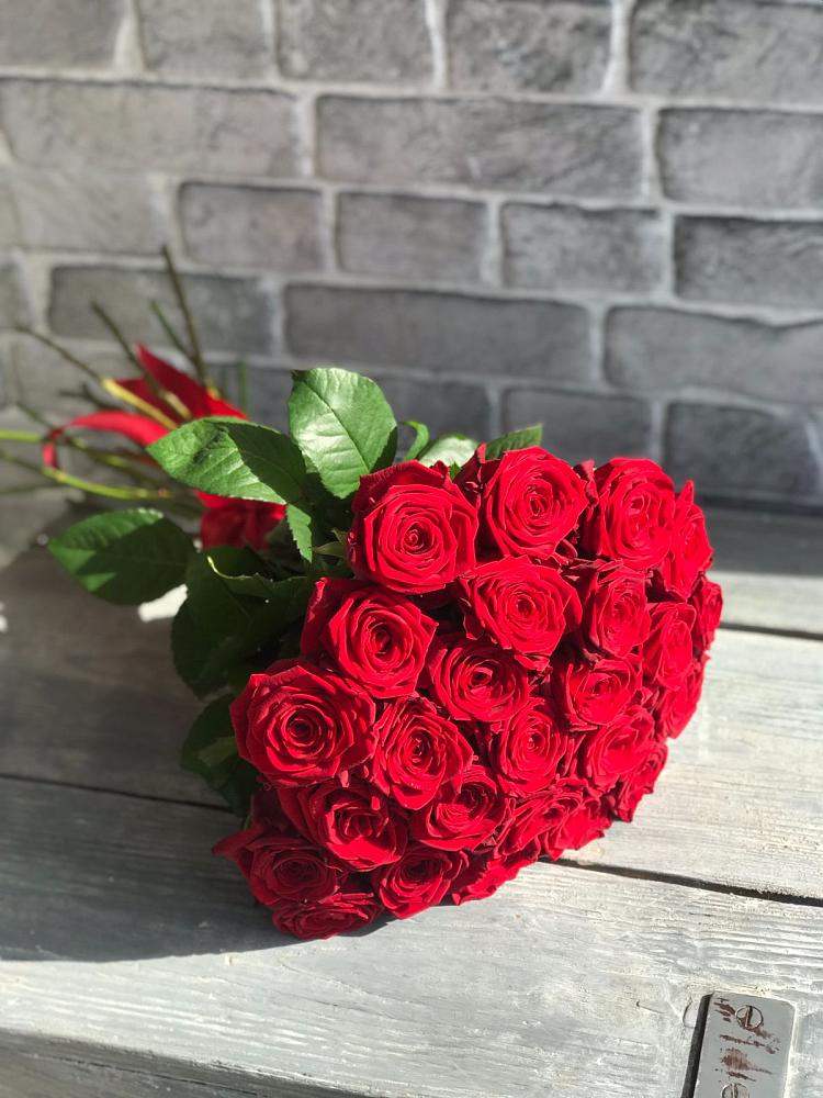Букет Красные розы Фридом в Дубовицах