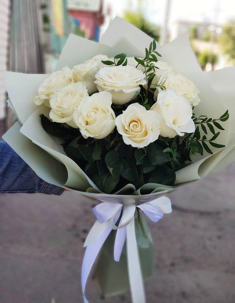 Букет Белые розы Проуд в Дубовицах