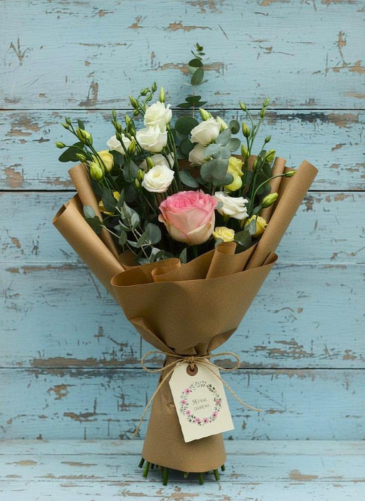 Букет цветов из: Розы и Лизиантусы в Дубовицах