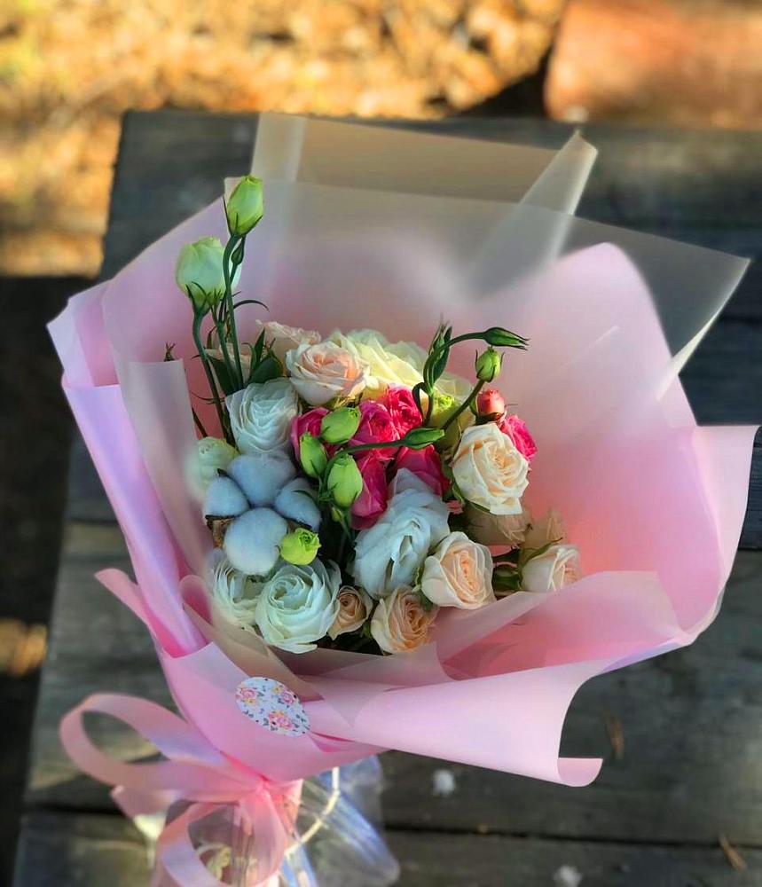 Букет цветов из: Розы и Лизиантусы в Дубовицах