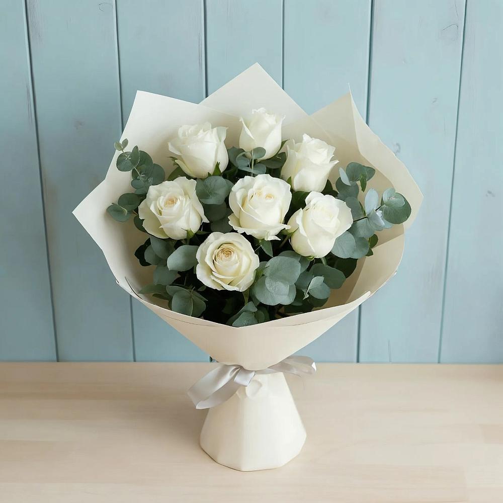 Букет Белые розы в Эвкалипте в Дубовицах
