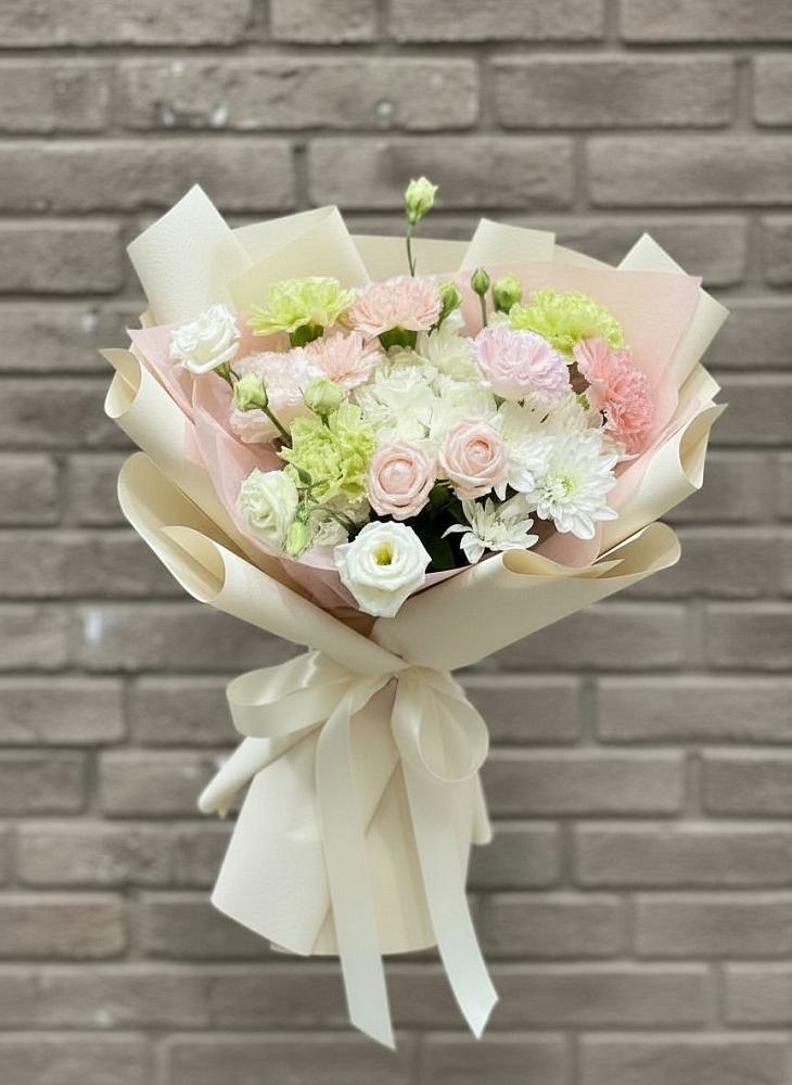 Букет цветов из: Гвоздики, Розы, Лизиантусы и Хризантемы в Дубовицах