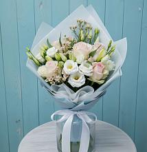 Букет цветов из:  Розы и Лизиантусы #REPLACE_PRED# Дубовицах