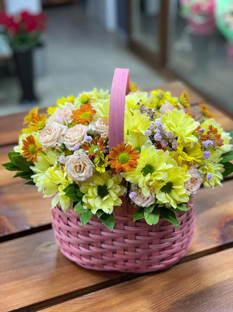Цветочная композиция из Хризантемы и Розы в корзине в Дубовицах