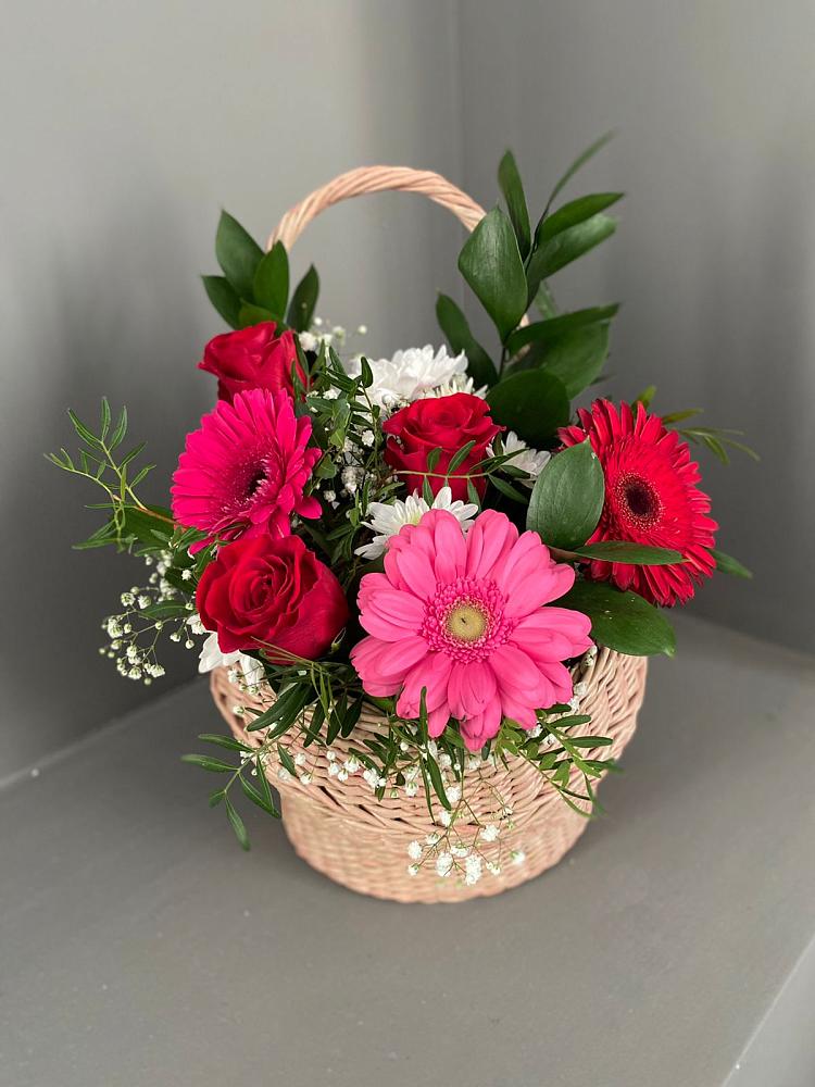 Цветочная композиция из Розы, Хризантемы и Герберы в корзине в Дубовицах